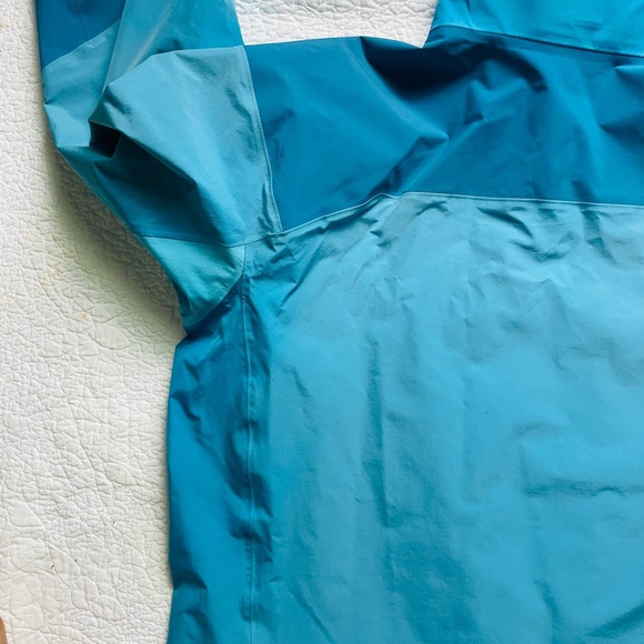 Arcteryx Alpha AR Gortex Pro Blue Gradient Color - Picture 16 of 16